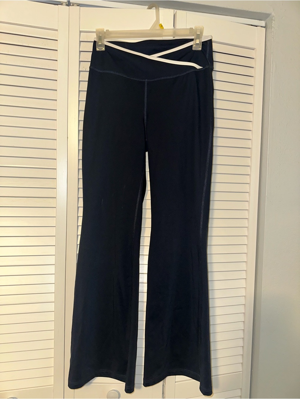 Women's Gilly Hicks - Hollister Navy Yoga Pants with Contrast Waist
